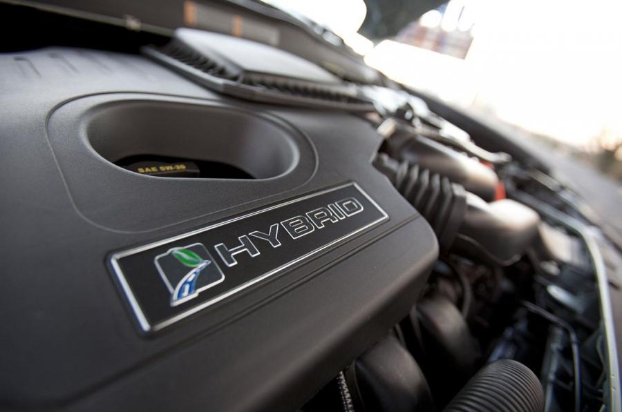  Ford Fusion Hybrid SE 2013 года  (фото 16 из 26)